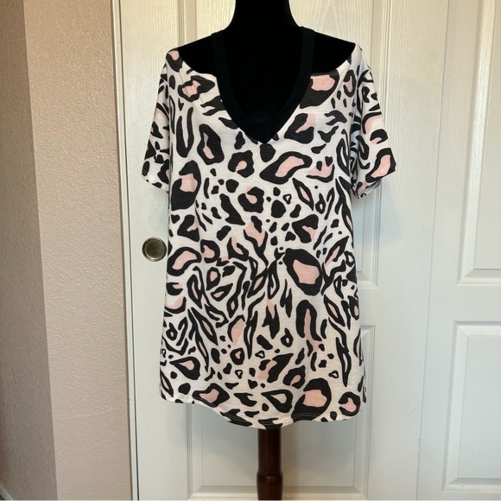 BiBi Cold Shoulder White with Black and Pink Cheetah Print‎ Blouse Size Medium